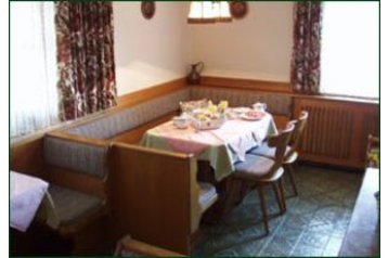 Austria Privát Salzburg, Exterior